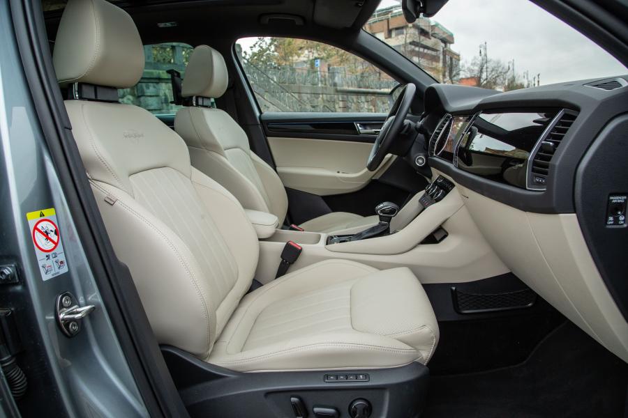Интерьер Skoda Kodiaq Laurin & Klement 4x4 2018 года  (WW) (фото 32 из 40)